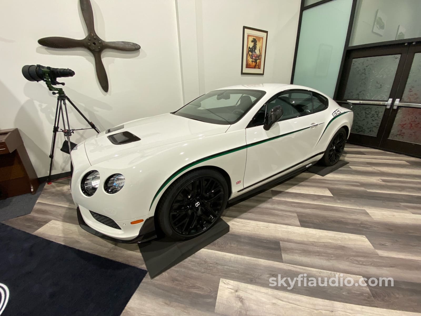 オールモストリアル ベントレーコンチネンタルGT3R カンブリアン