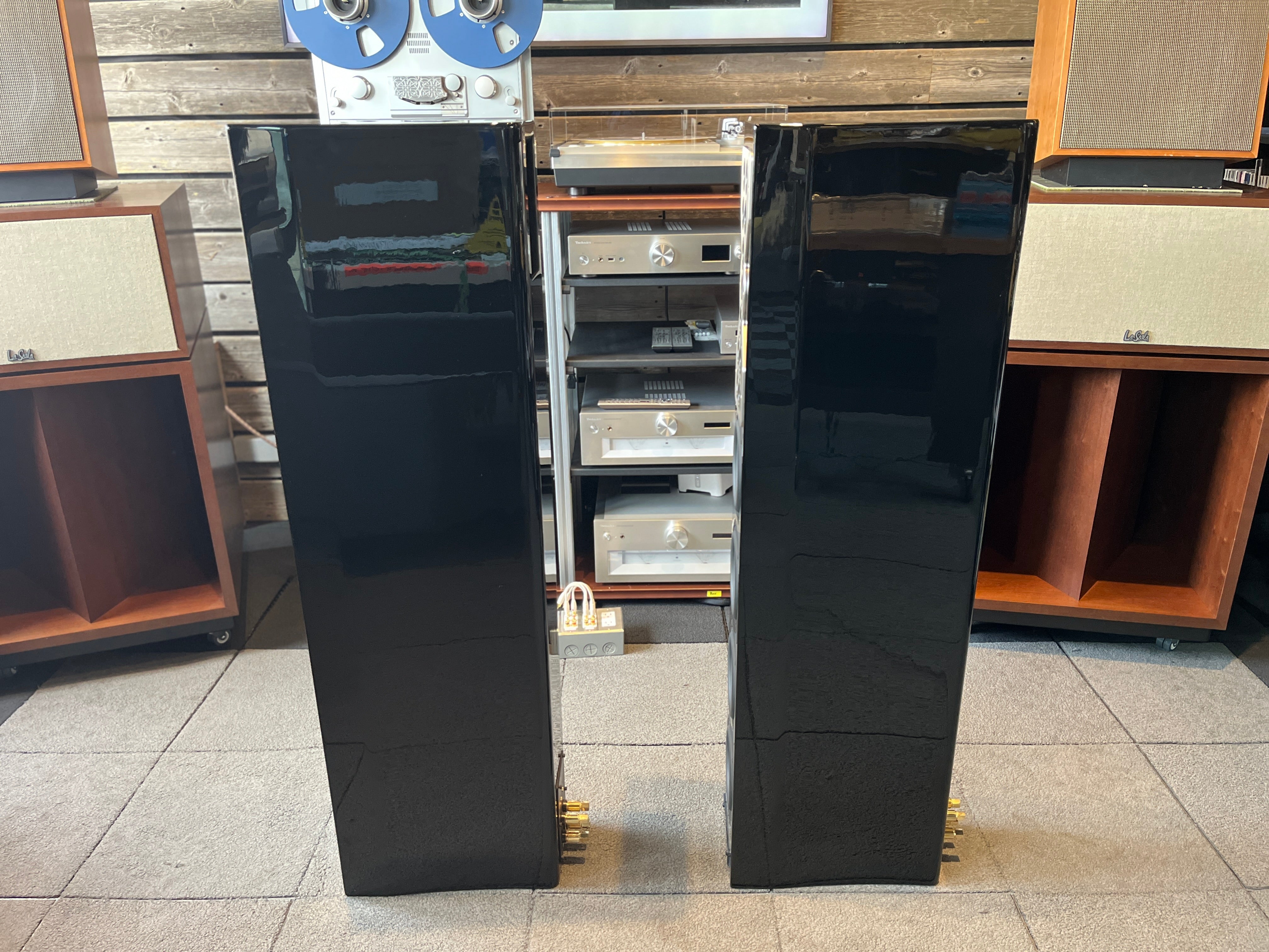 McIntosh XR100 Floorstanding Speakers - Pre-Loved
