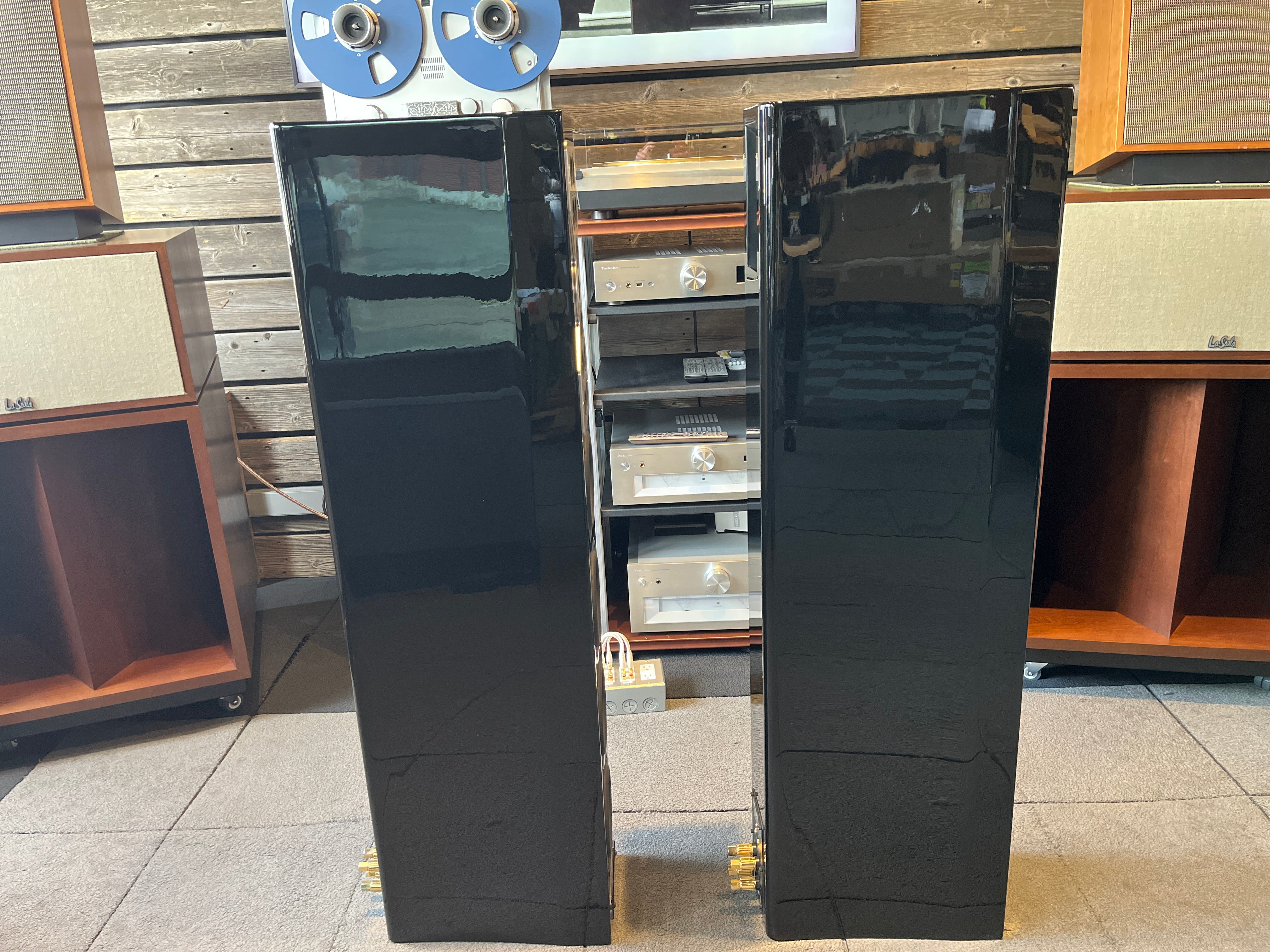 McIntosh XR100 Floorstanding Speakers - Pre-Loved