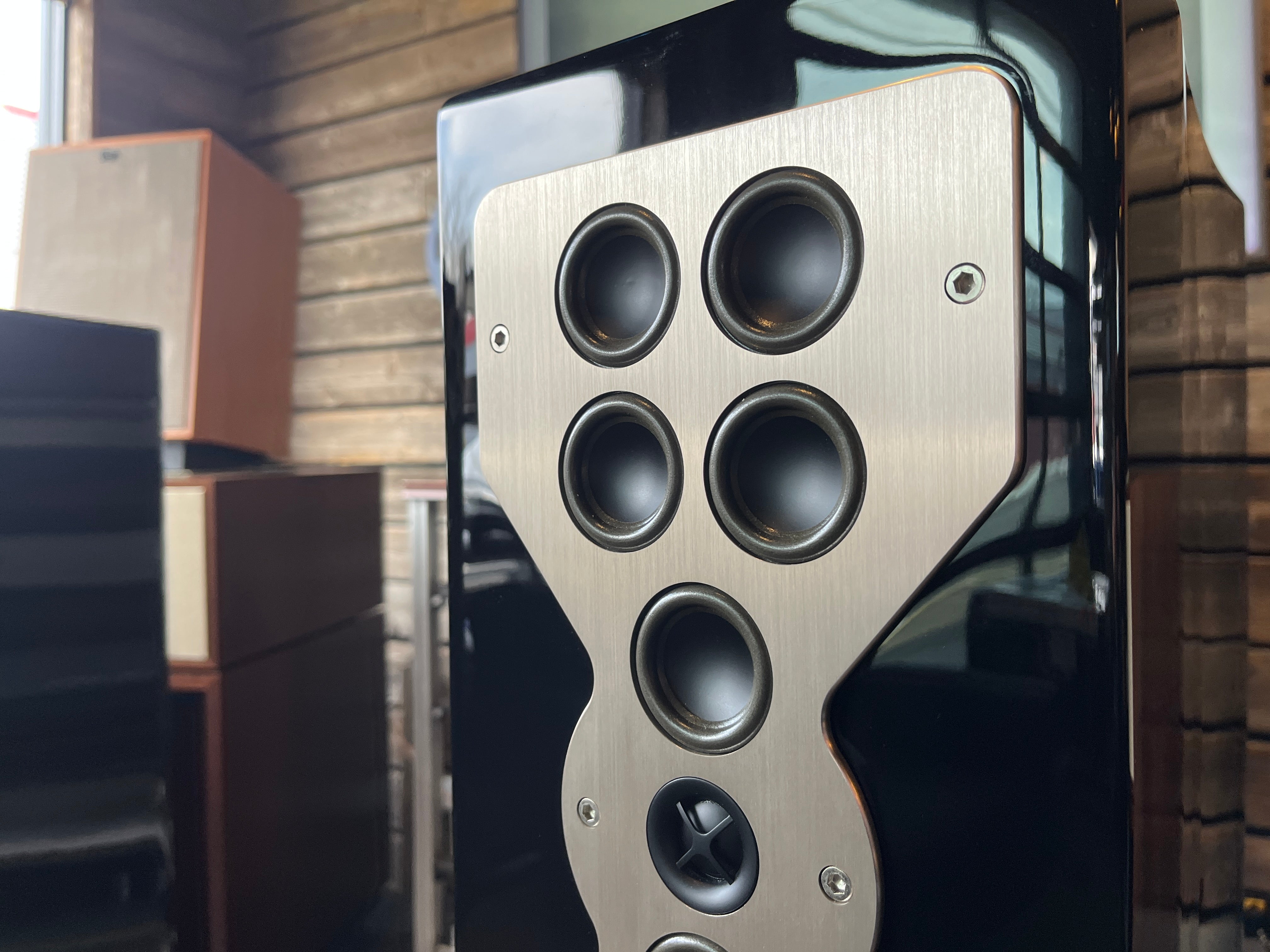 McIntosh XR100 Floorstanding Speakers - Pre-Loved