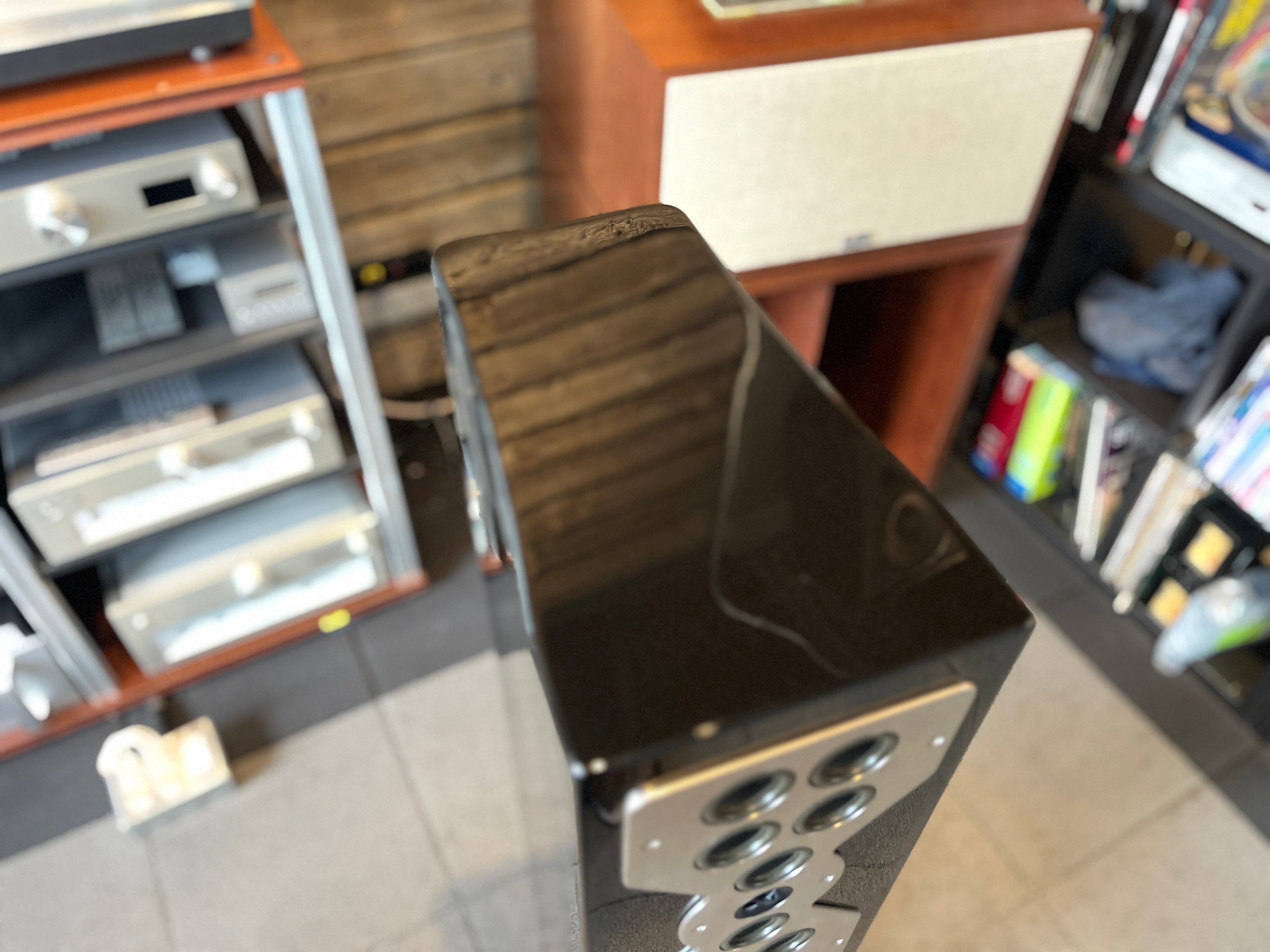 McIntosh XR100 Floorstanding Speakers - Pre-Loved