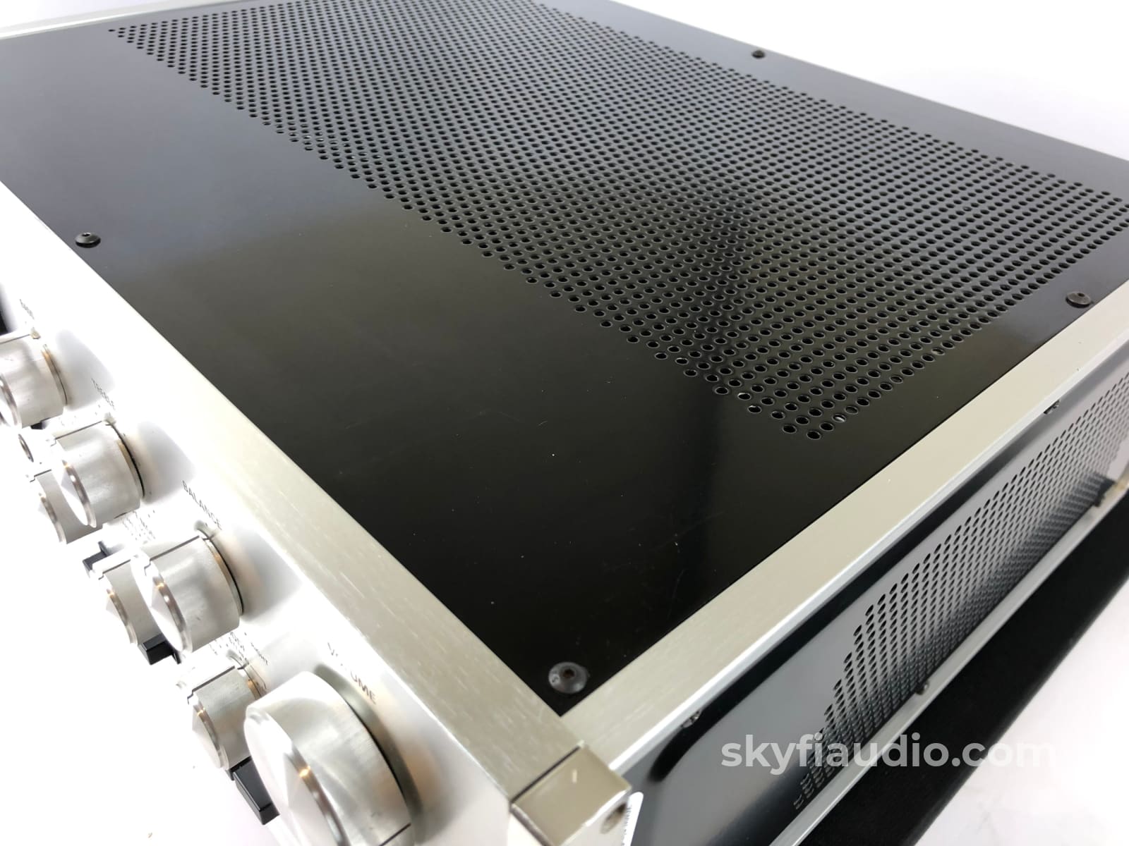 Accuphase E-202 Integrated Amplifier With Meters - Wow!