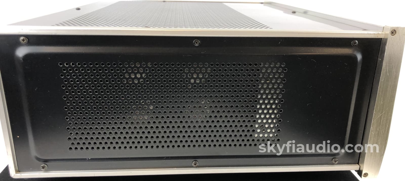 Accuphase E-202 Integrated Amplifier With Meters - Wow!