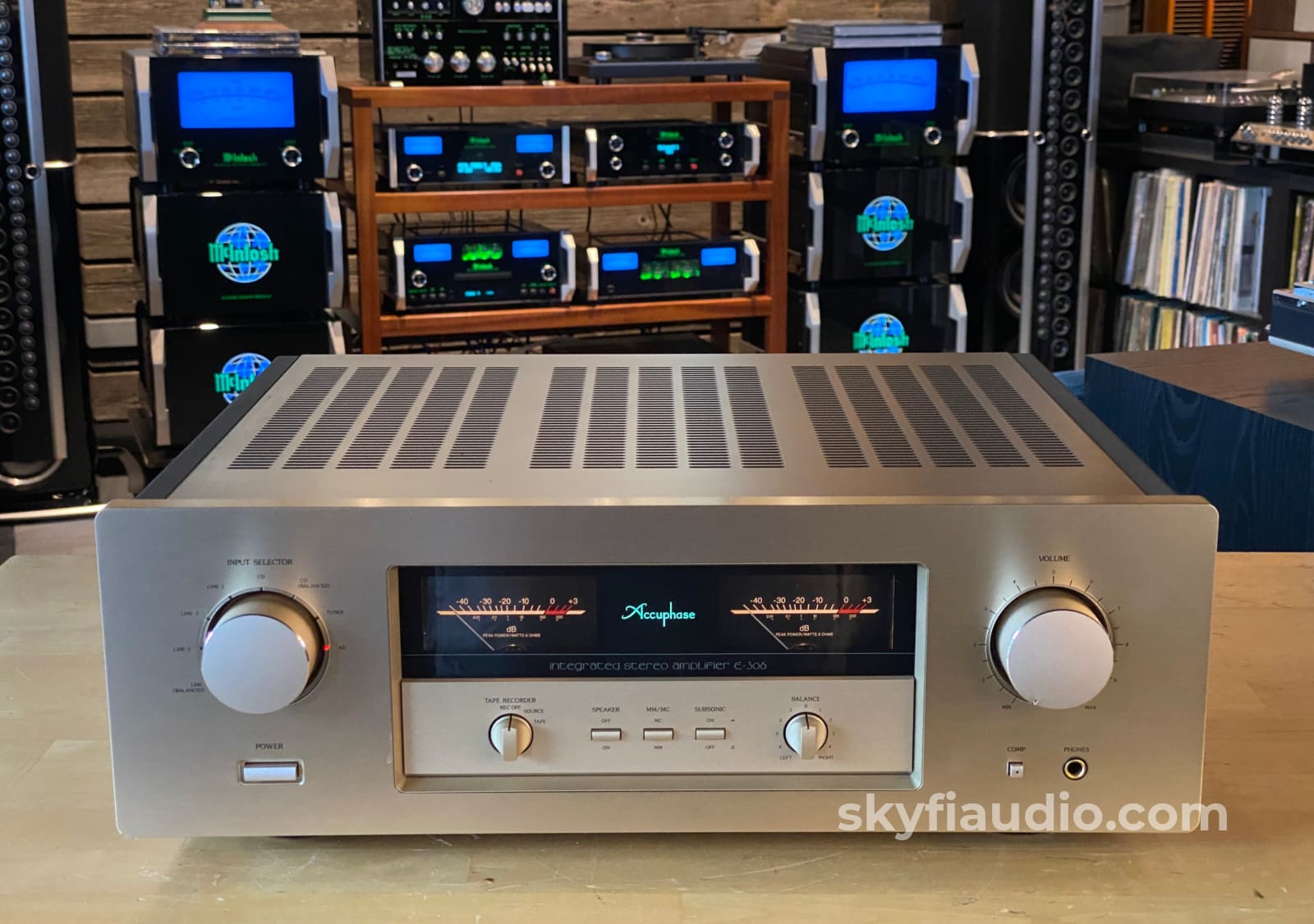 Accuphase E-306 Integrated Amplifier - 100 Wpc Made In Japan