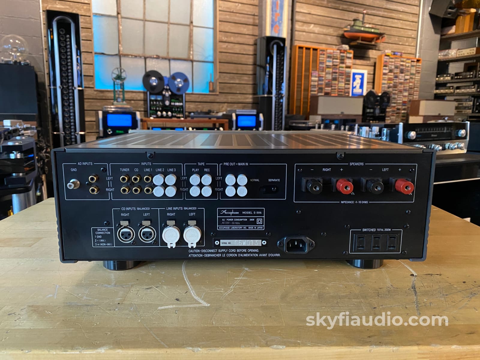 Accuphase E-306 Integrated Amplifier - 100 Wpc Made In Japan