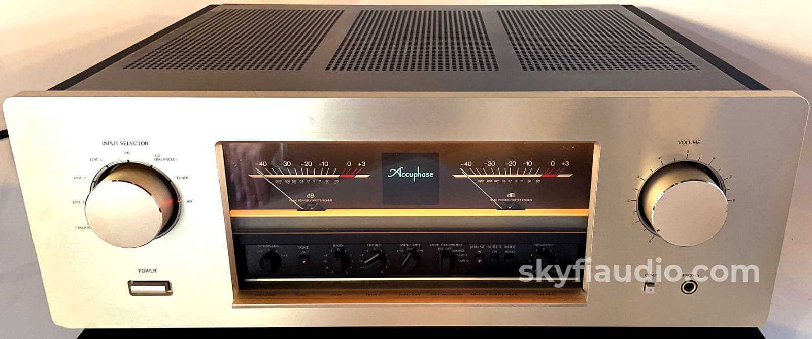 Accuphase E-406 ワンオーナー 2025年修理済 RC-10付属 Accuphase E-406 Integrated Amplifier w/Phono and Balanced Connections