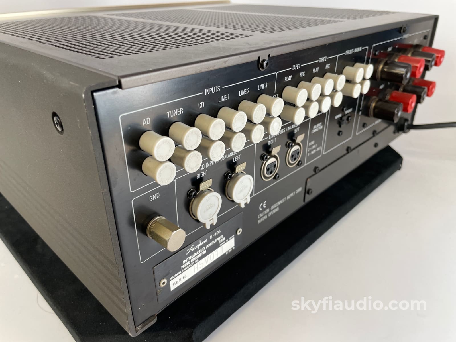 Accuphase E-406 Integrated Amplifier W/Phono And Balanced Connections