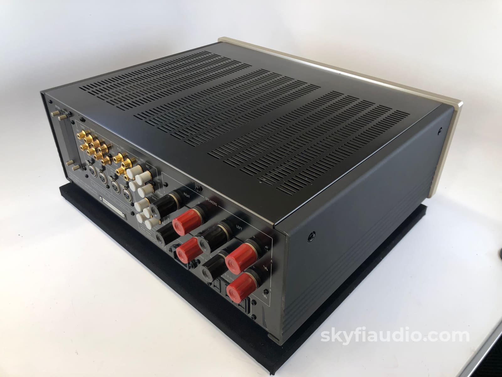 Accuphase E-406V Integrated Amplifier