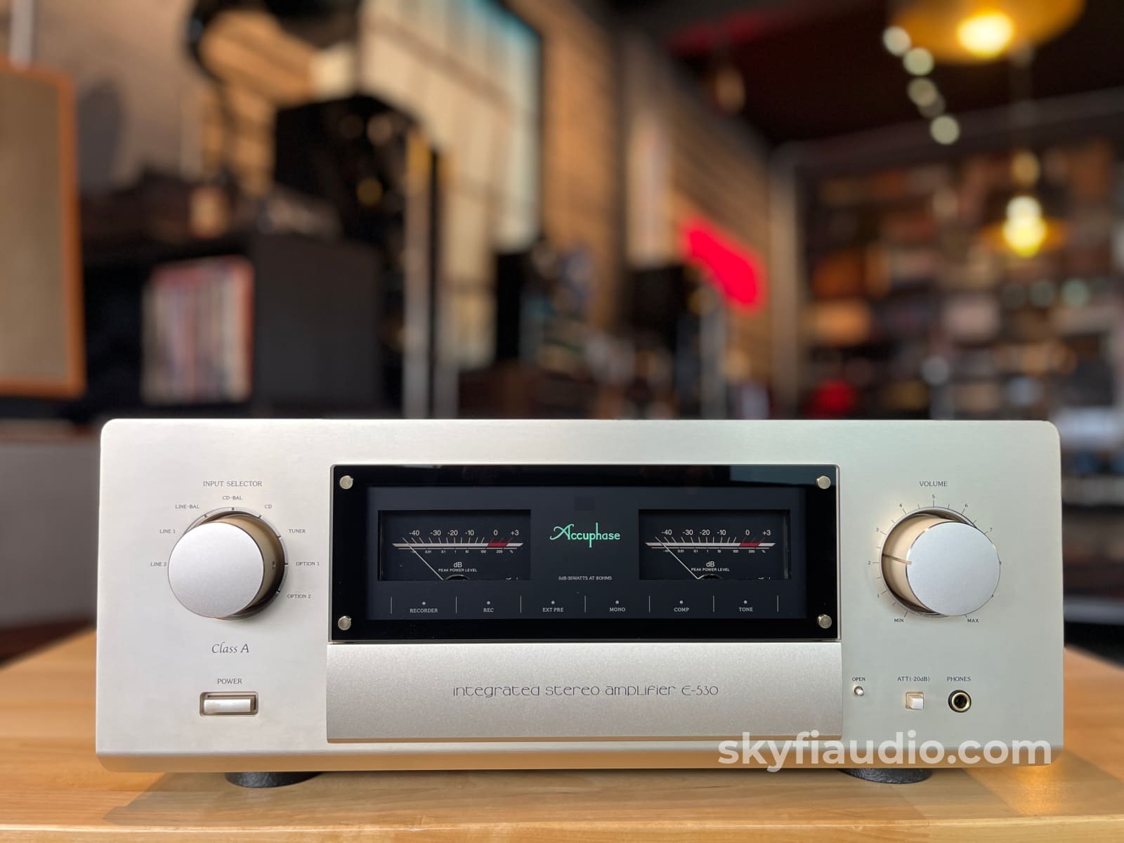 Accuphase E-530 Class A Integrated Amplifier - W/ Remote - CD + Digital