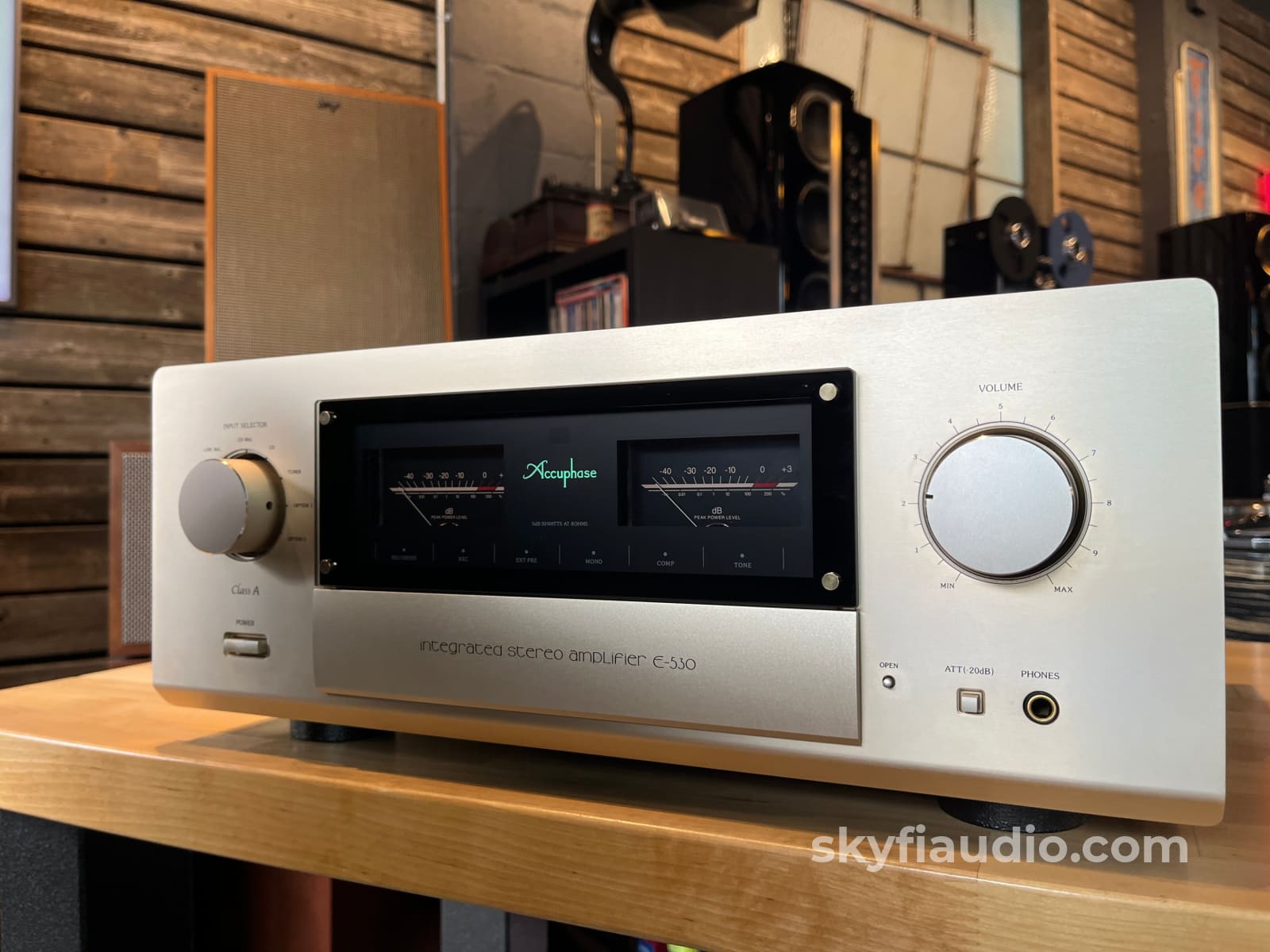 Accuphase E-530 Class A Integrated Amplifier - W/ Remote - CD + Digital