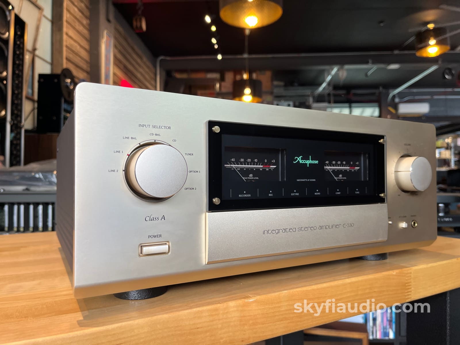 Accuphase E-530 Class A Integrated Amplifier - W/ Remote - CD + Digital