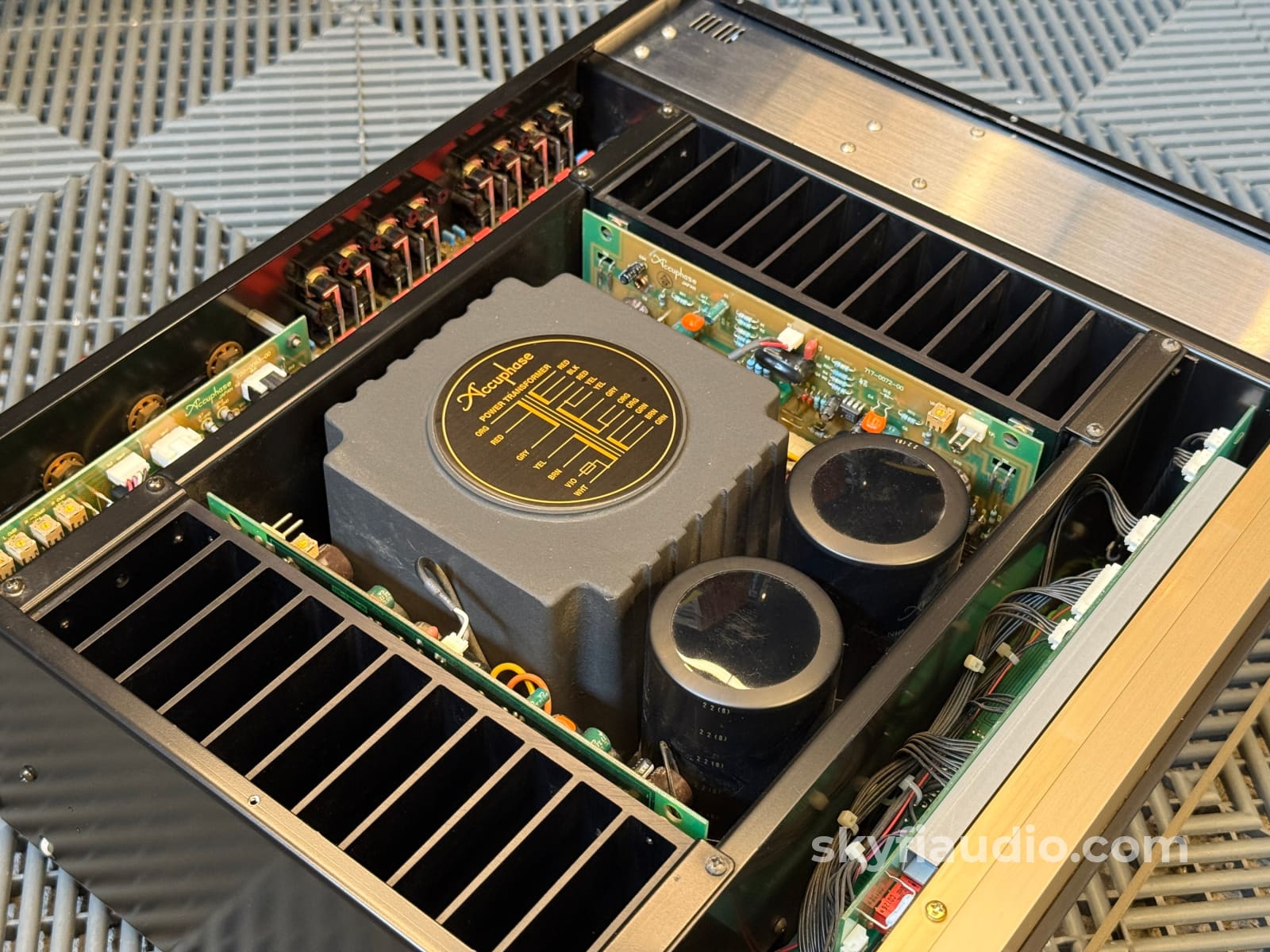 Accuphase E-530 Class A Integrated Amplifier - W/ Remote - CD + Digital