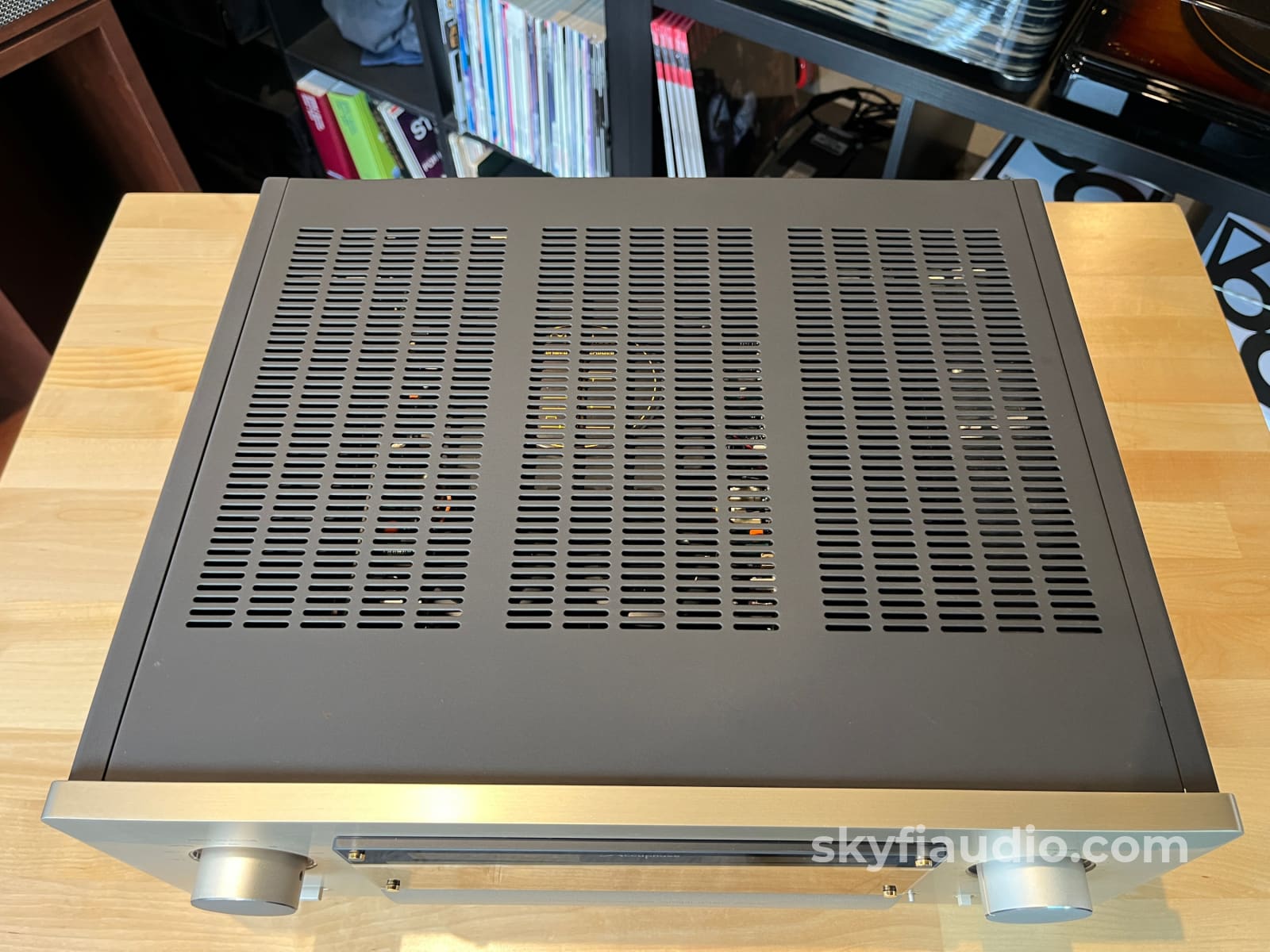 Accuphase E-530 Class A Integrated Amplifier - W/ Remote - CD + Digital