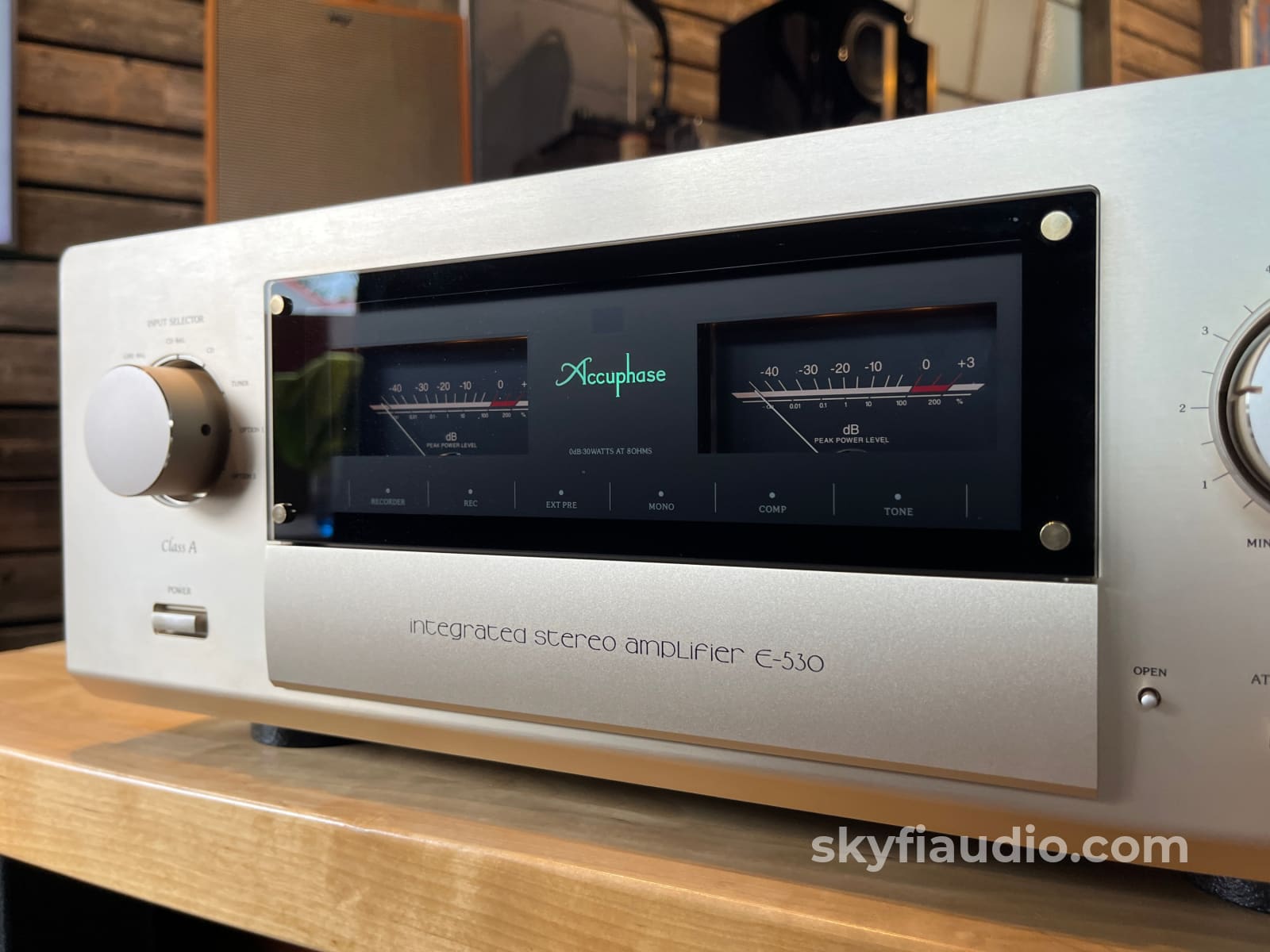 Accuphase E-530 Class A Integrated Amplifier - W/ Remote - CD + Digital