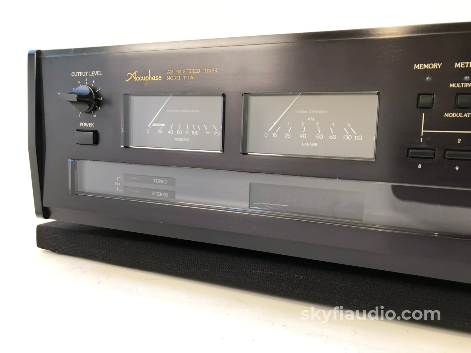 Accuphase T-106 Digital Am-Fm Stereo Tuner