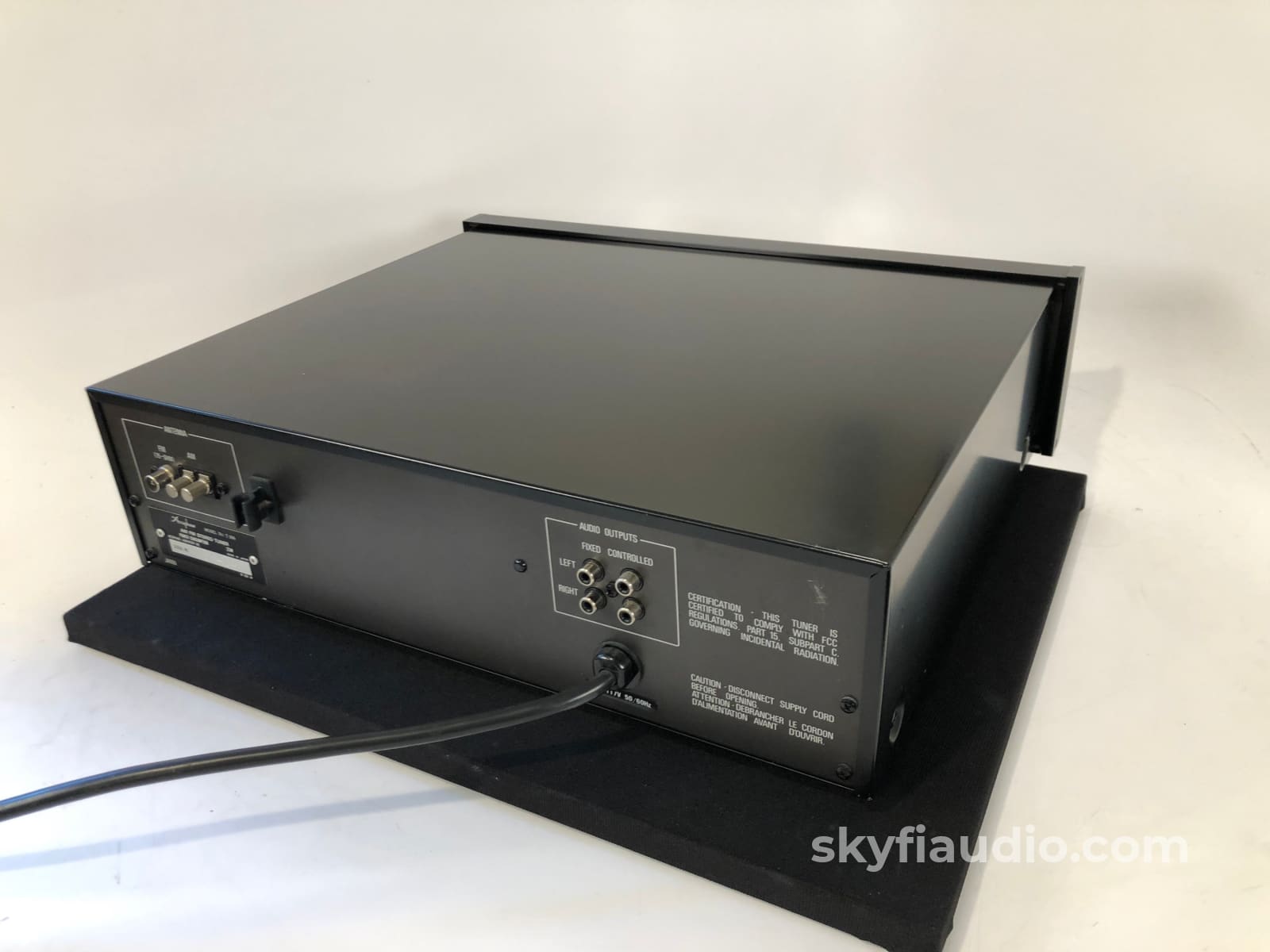 Accuphase T-106 Digital Am-Fm Stereo Tuner