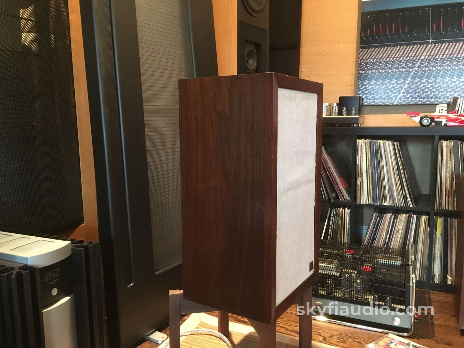 Acoustic Research Ar-3 Speakers
