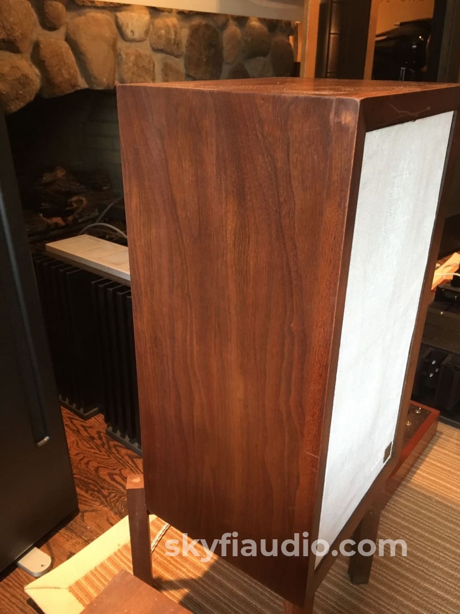 Acoustic Research Ar-3 Speakers