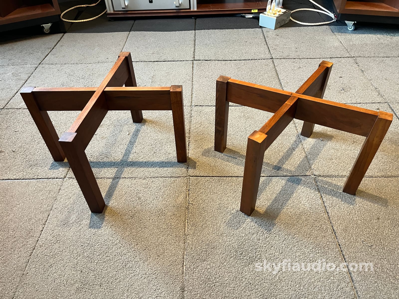 Original Acoustic Research Solid Walnut Stands for AR3 AR3A & Others - Accessory
