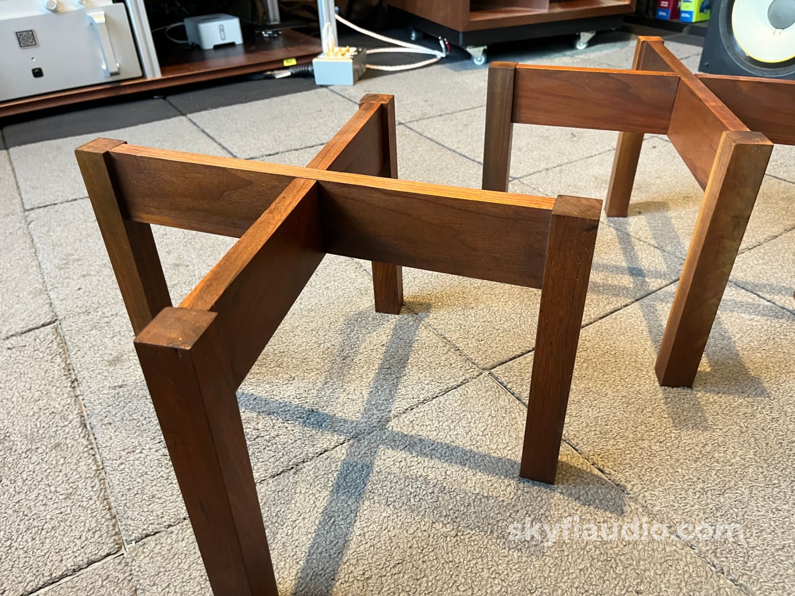 Original Acoustic Research Solid Walnut Stands for AR3 AR3A & Others - Accessory