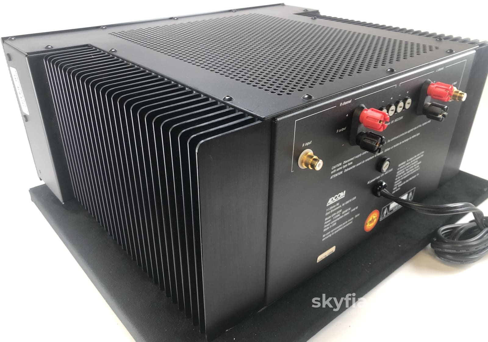 Adcom Gfa-5500 Amplifier - 200 Watts Per Channel