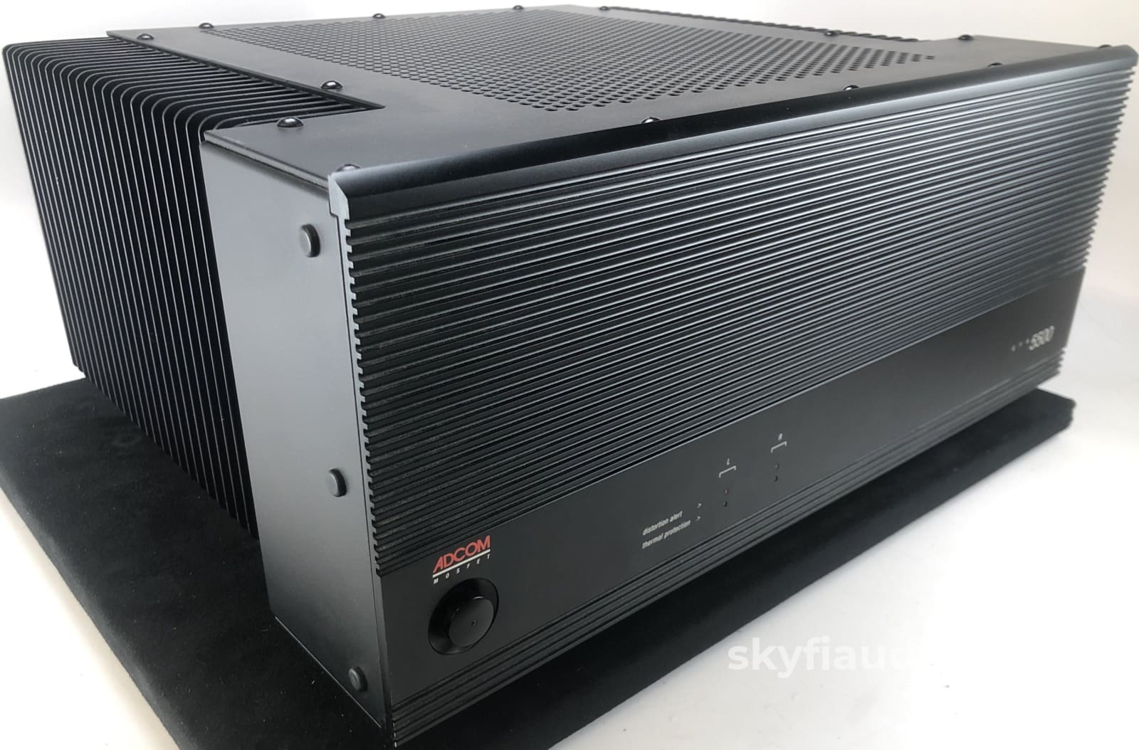 Adcom Gfa-5500 Amplifier - 200 Watts Per Channel