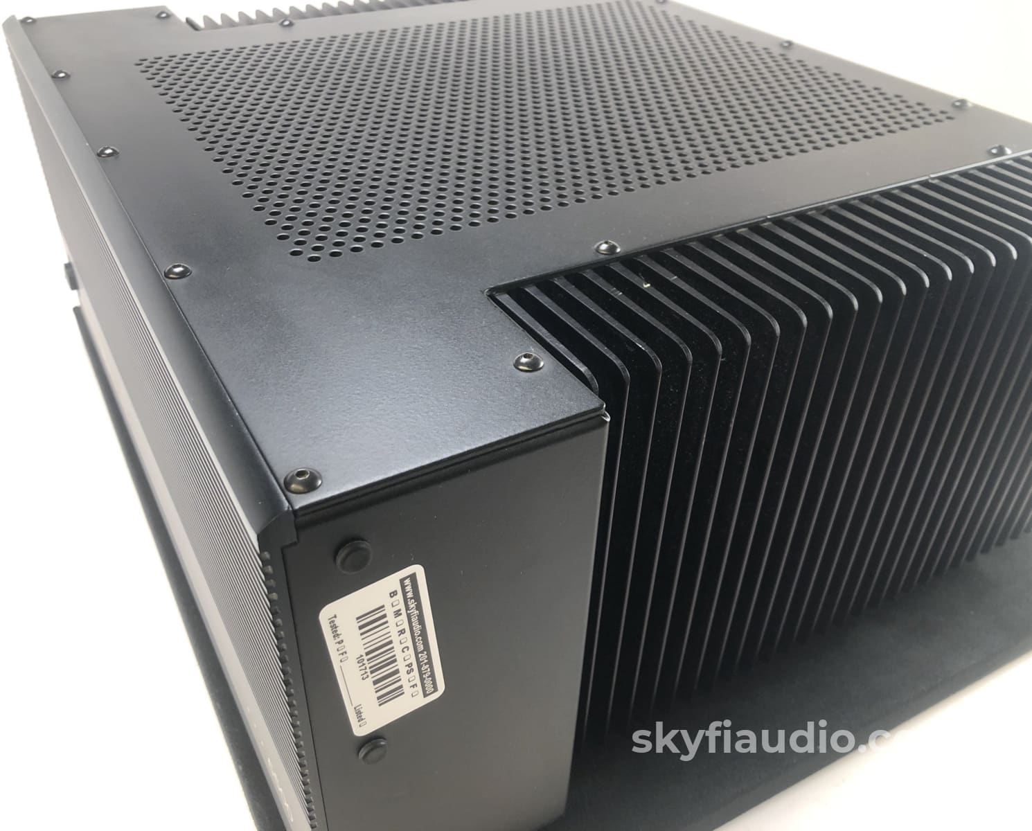 Adcom Gfa-5500 Amplifier - 200 Watts Per Channel