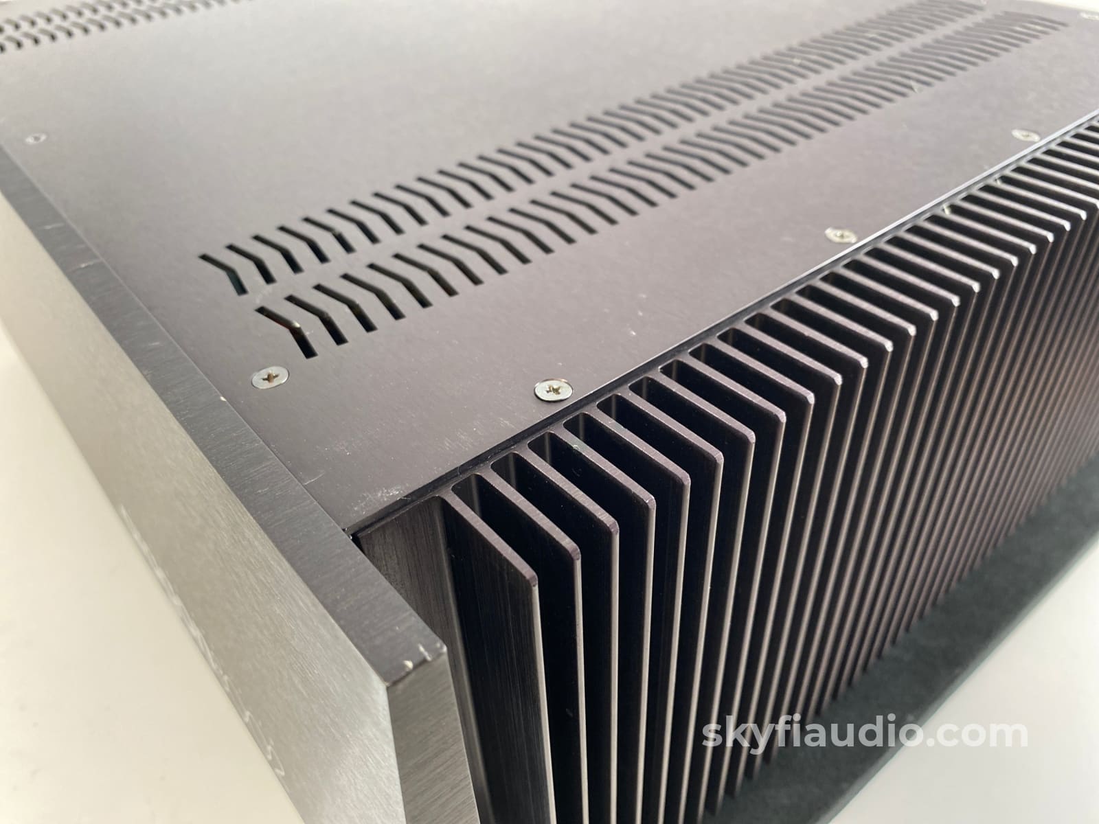 Aragon 8002 Vintage Dual Mono Solid State Amplifier