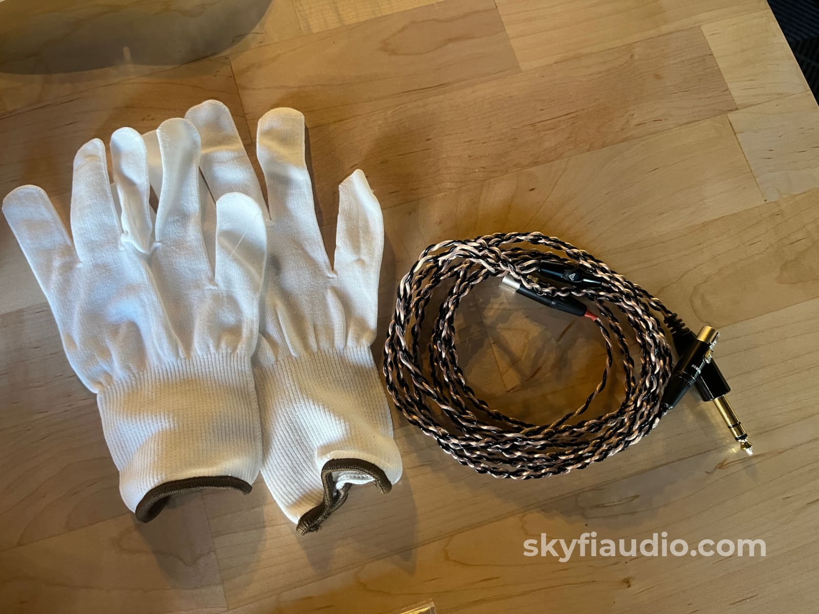 Audeze LCD-5 Planar magnetic headphones Headphones