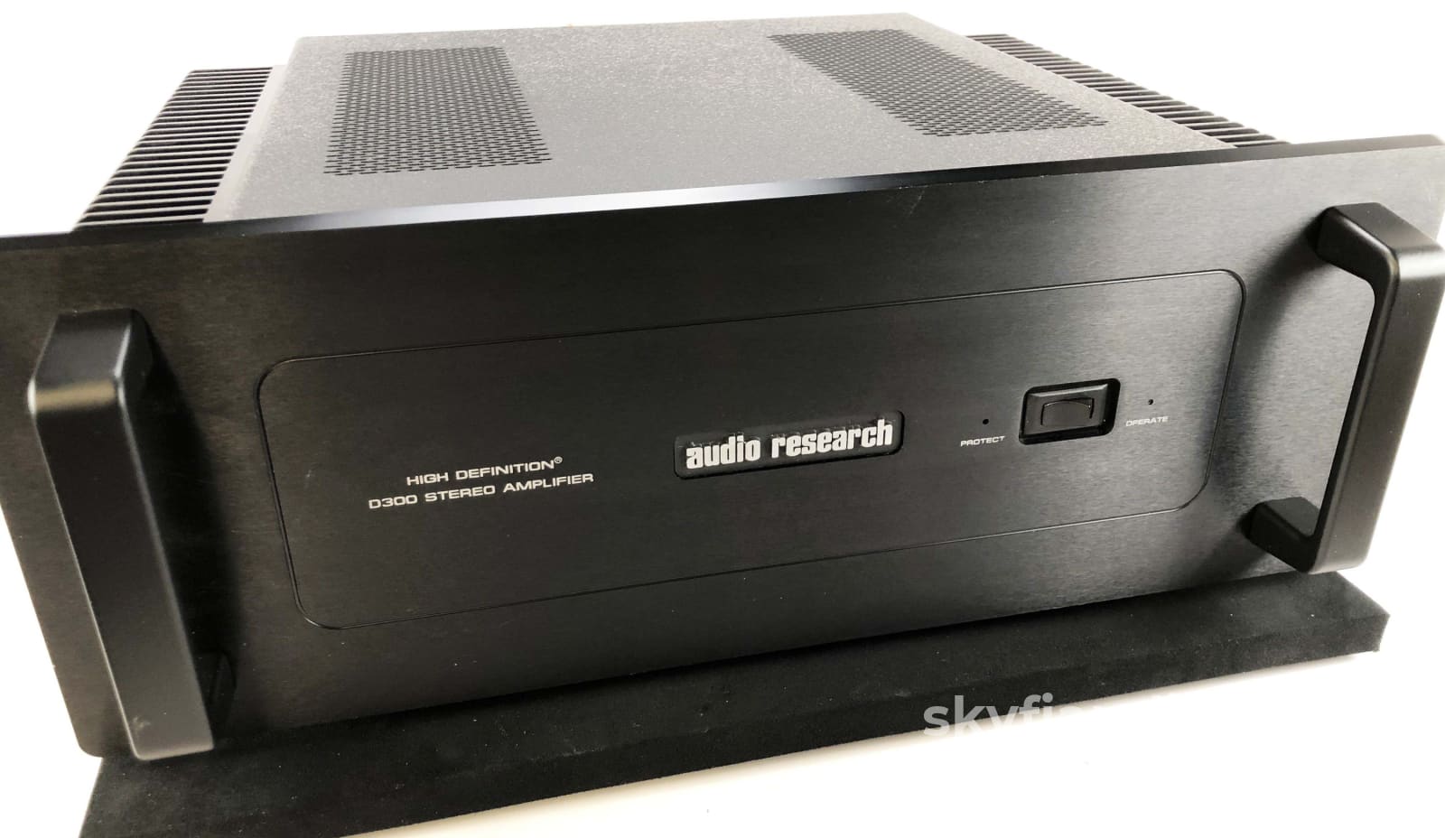 Audio Research D300 Solid State Amplifier - 160W