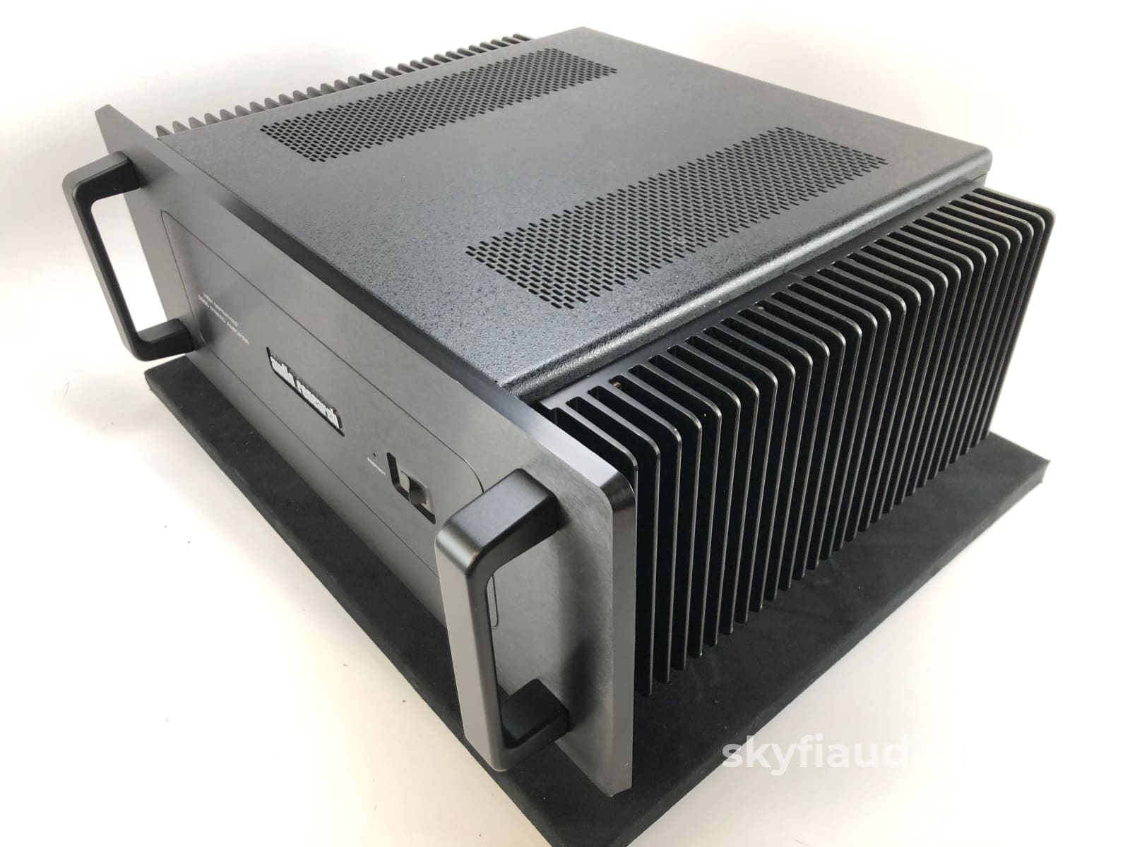 Audio Research D300 Solid State Amplifier - 160W