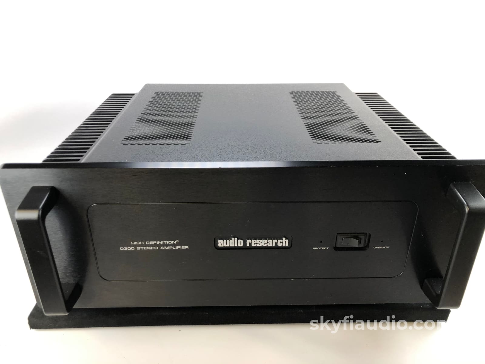 Audio Research D300 Solid State Amplifier - 160W