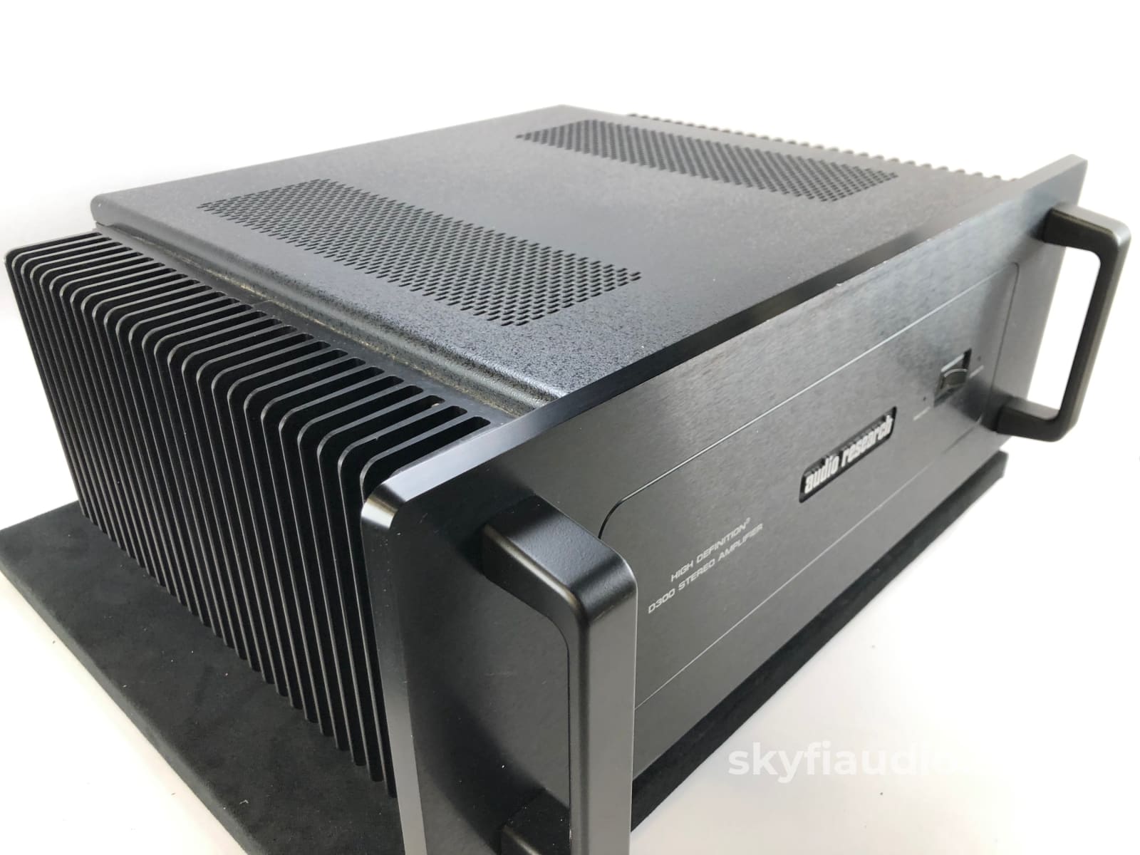 Audio Research D300 Solid State Amplifier - 160W