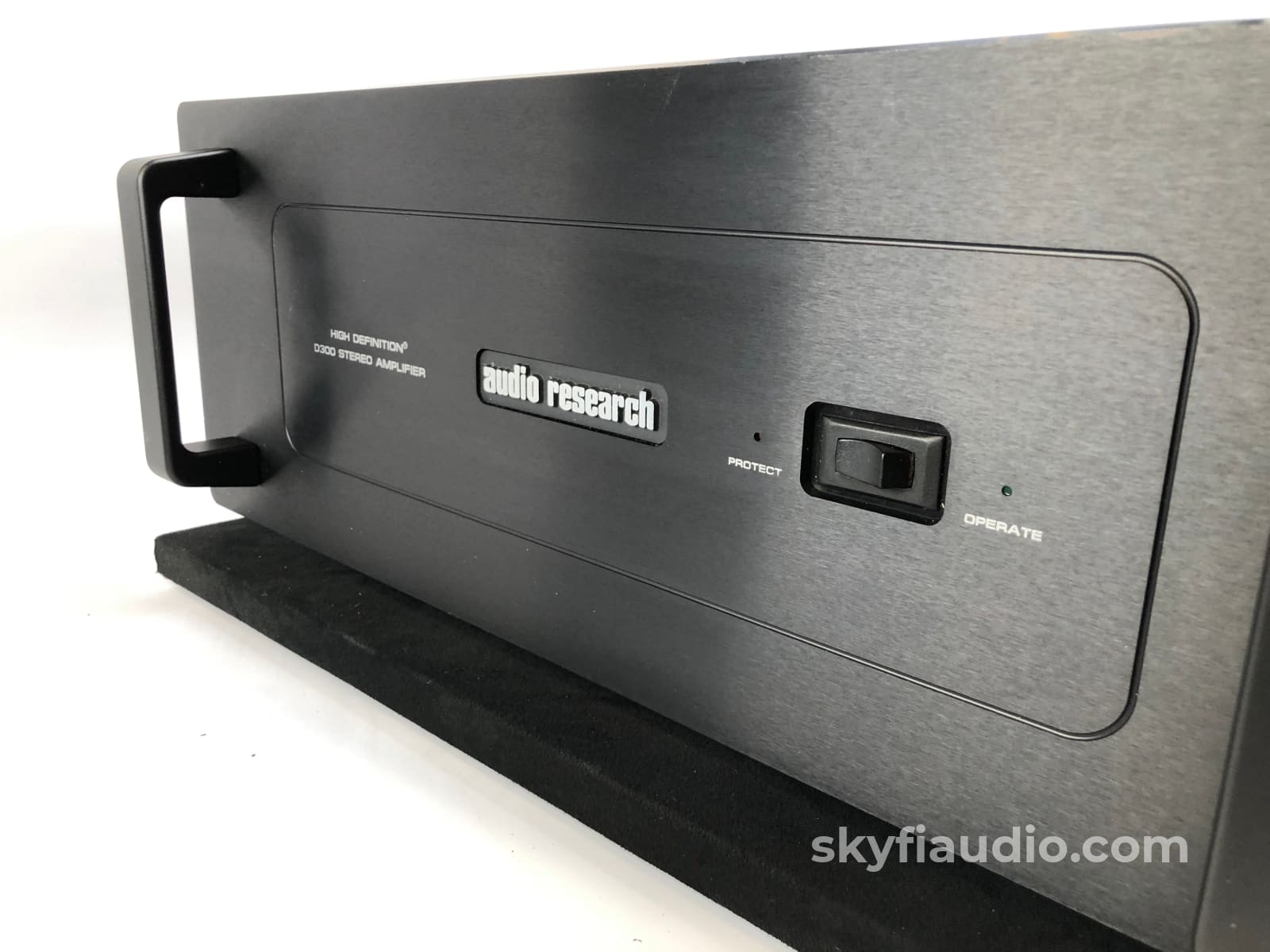 Audio Research D300 Solid State Amplifier - 160W