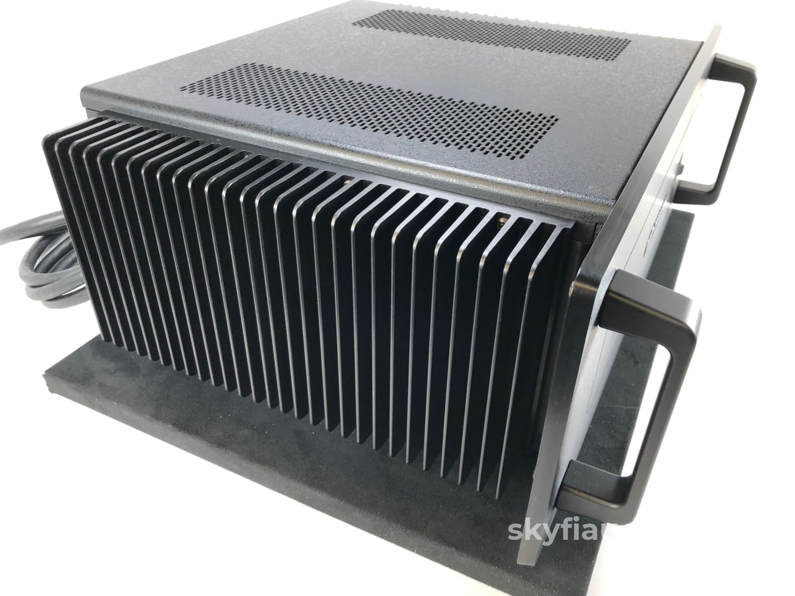 Audio Research D300 Solid State Amplifier - 160W