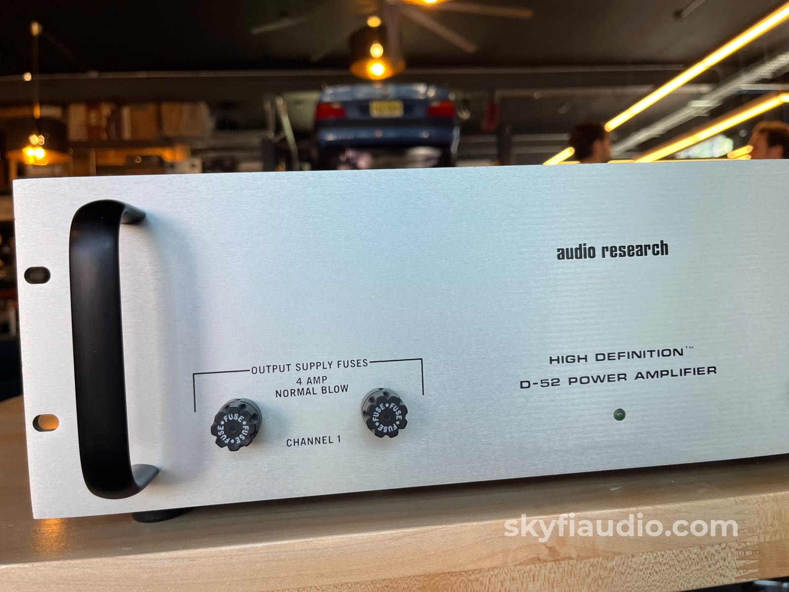 Audio Research D52 Vintage Solid State Amplifier Amplifier