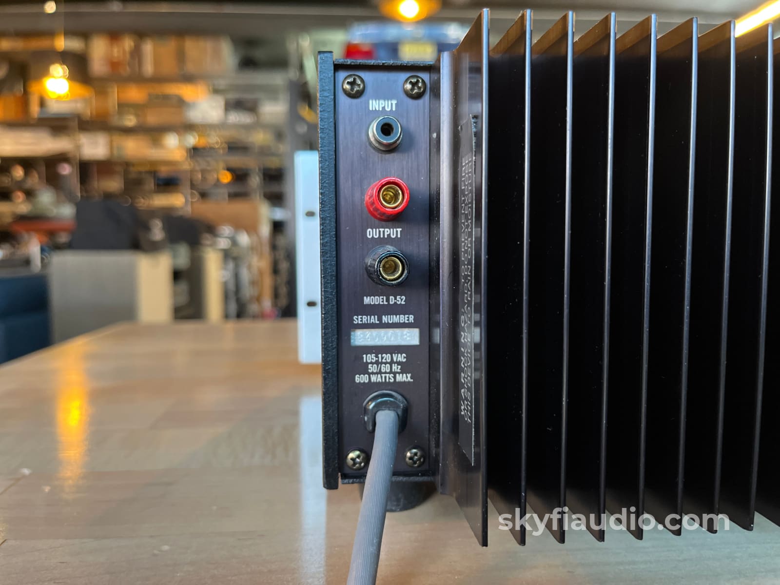 Audio Research D52 Vintage Solid State Amplifier Amplifier