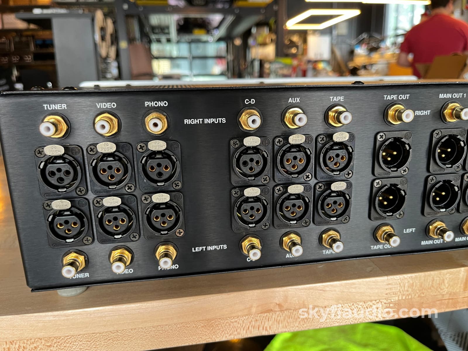 Audio Research L22 Tube Preamplifier - With Manual Preamplifier