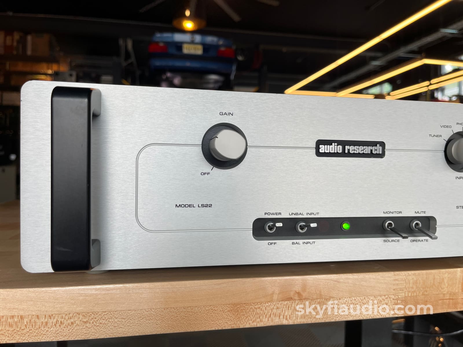 Audio Research L22 Tube Preamplifier - With Manual Preamplifier