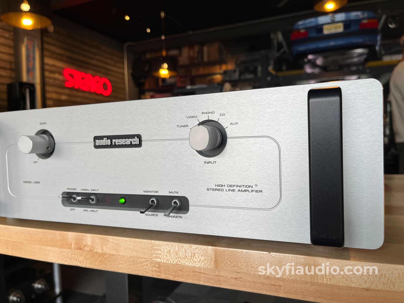 Audio Research L22 Tube Preamplifier - With Manual Preamplifier