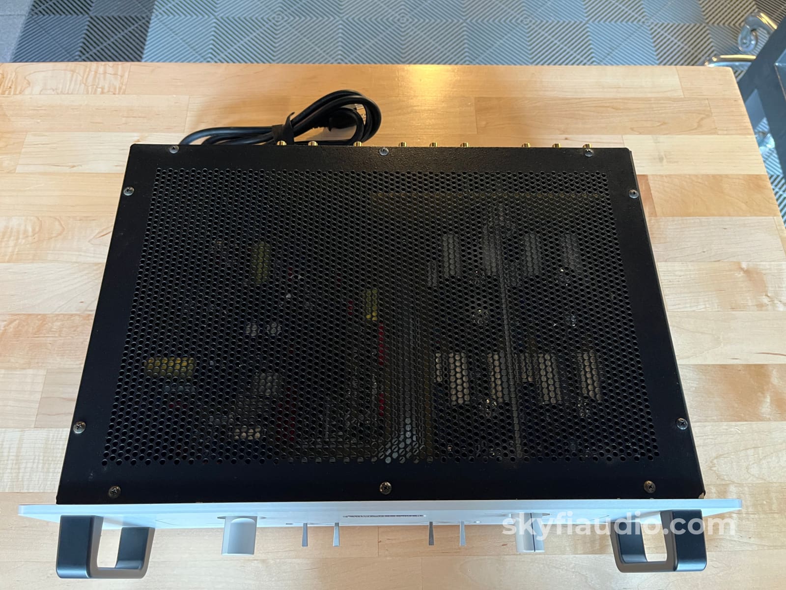 Audio Research L22 Tube Preamplifier - With Manual Preamplifier