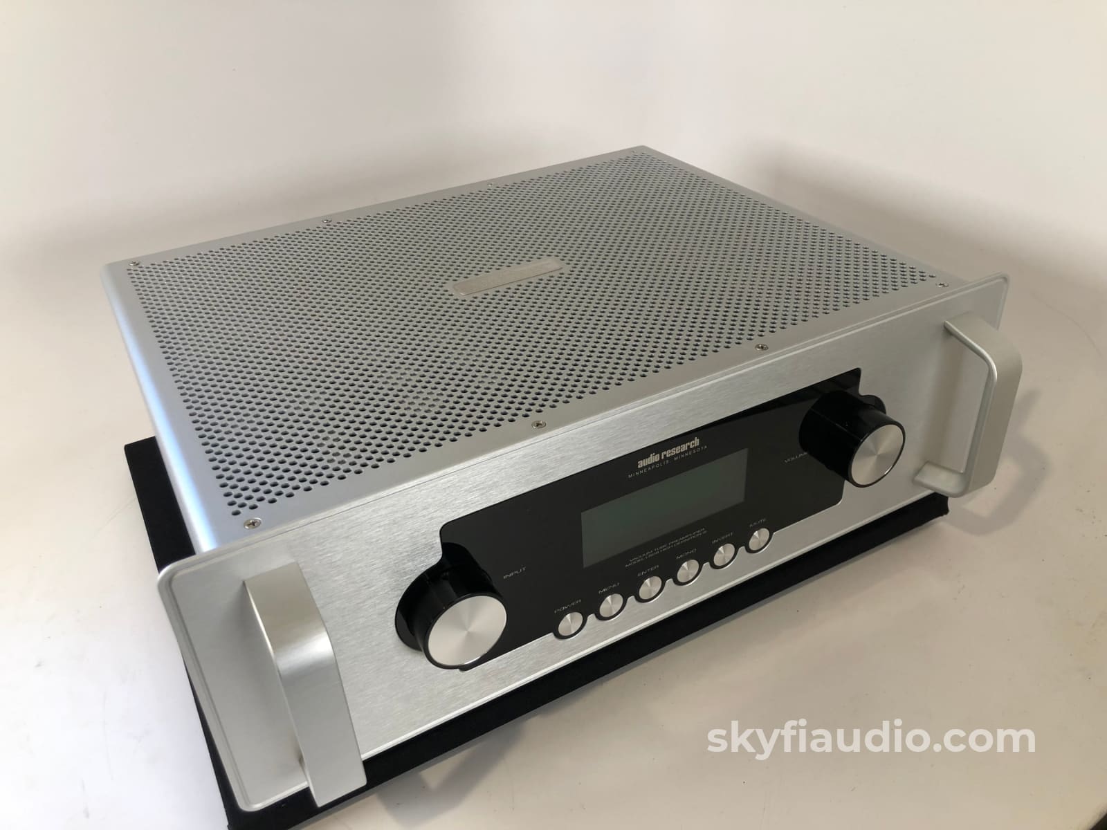 Audio Research Ls28 Tube Preamp - Like New And Still Under Warranty Preamplifier