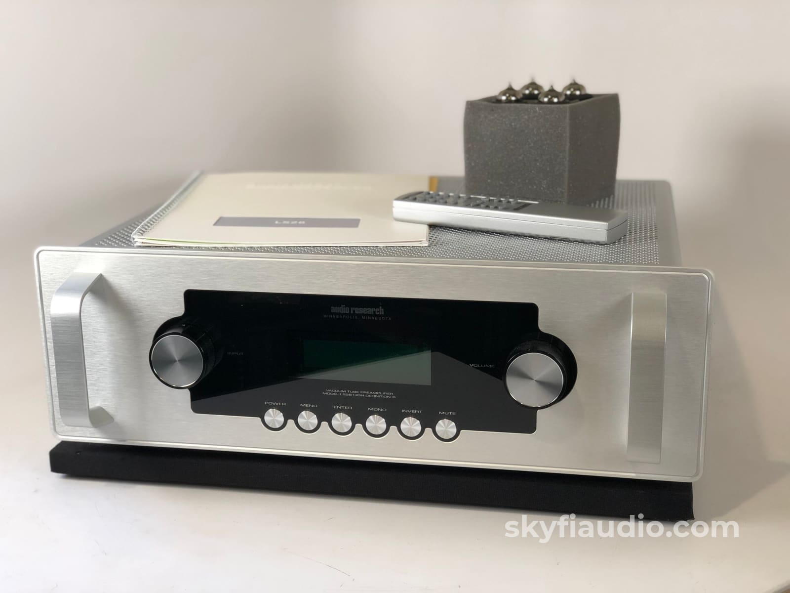 Audio Research Ls28 Tube Preamp - Like New And Still Under Warranty Preamplifier