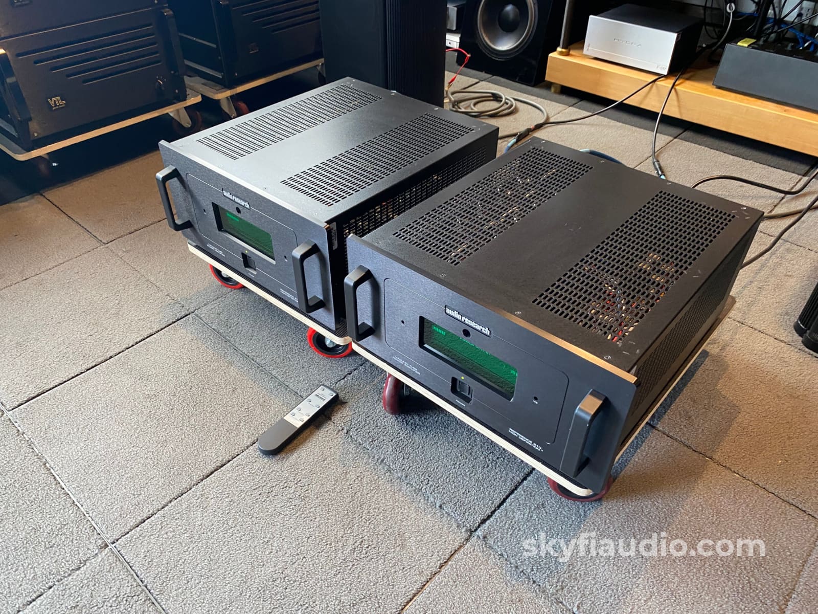 Audio Research Reference 210 Tube Monoblock Amplifiers Amplifier