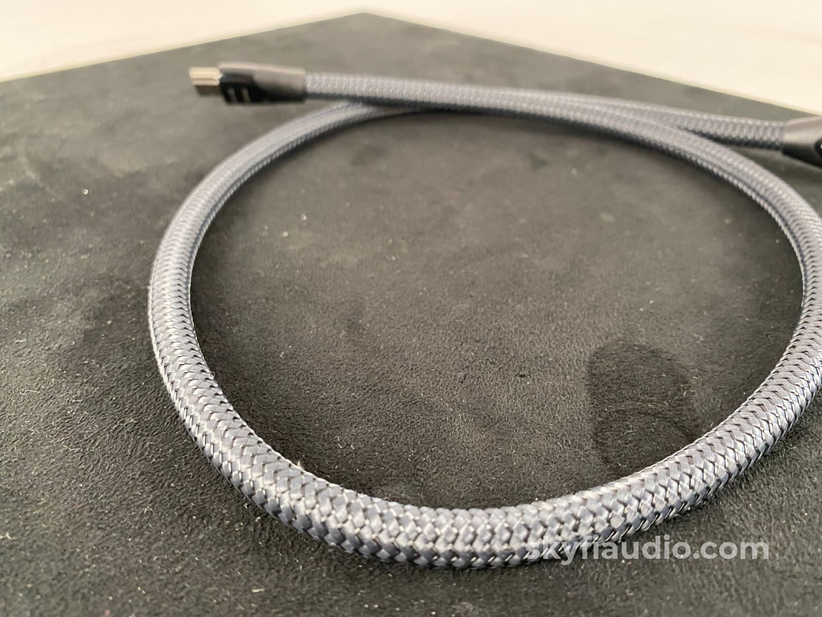 Audioquest Carbon 48 Hdmi Cable - 48Gbps Bandwidth 10K And Hi-Res Audio Capable 0.75 Meter Length