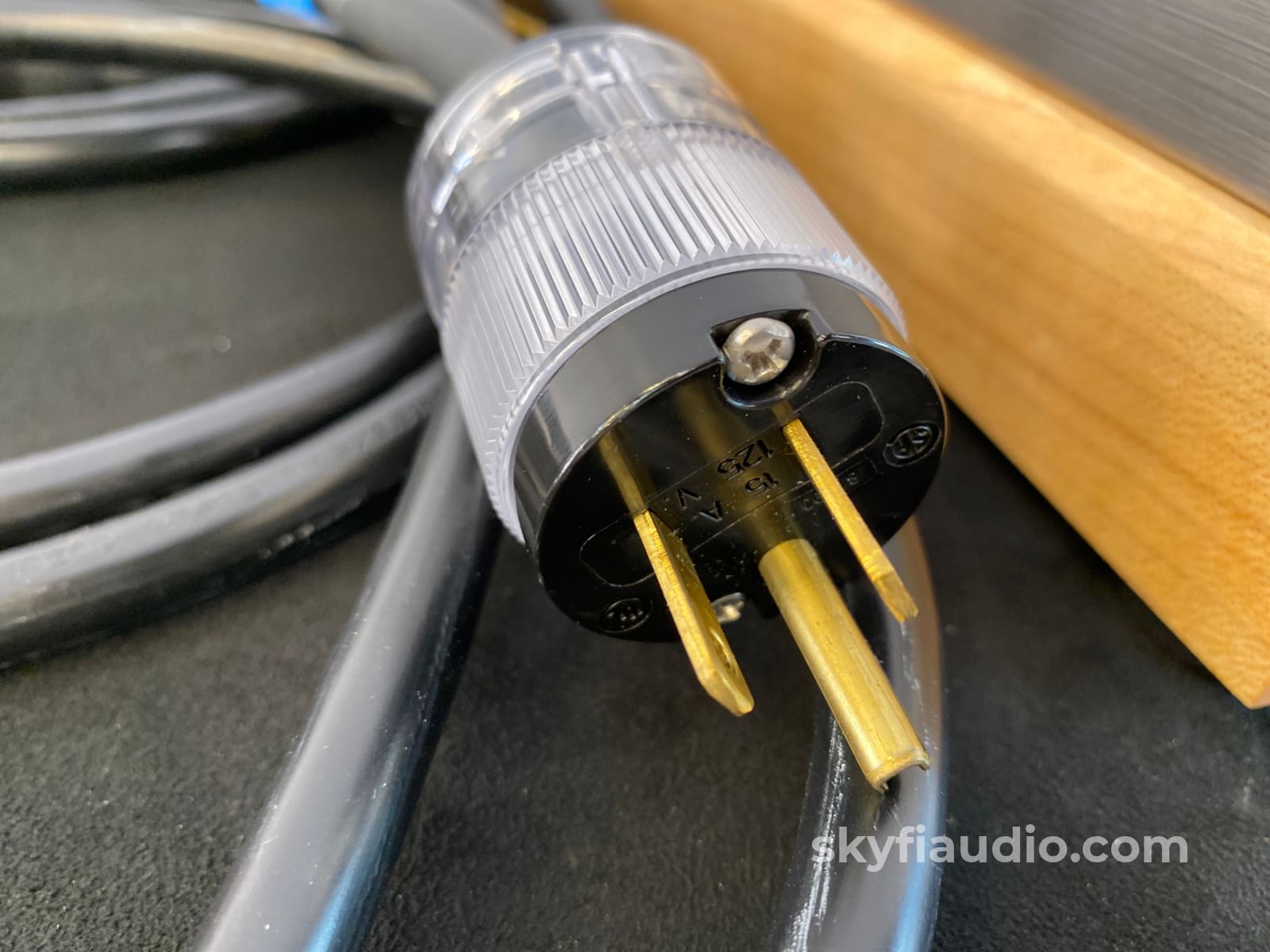 Av Options Ultra-Hbl - Plus 3 Xtibia Deep-Cryo Power Cords Conditioner