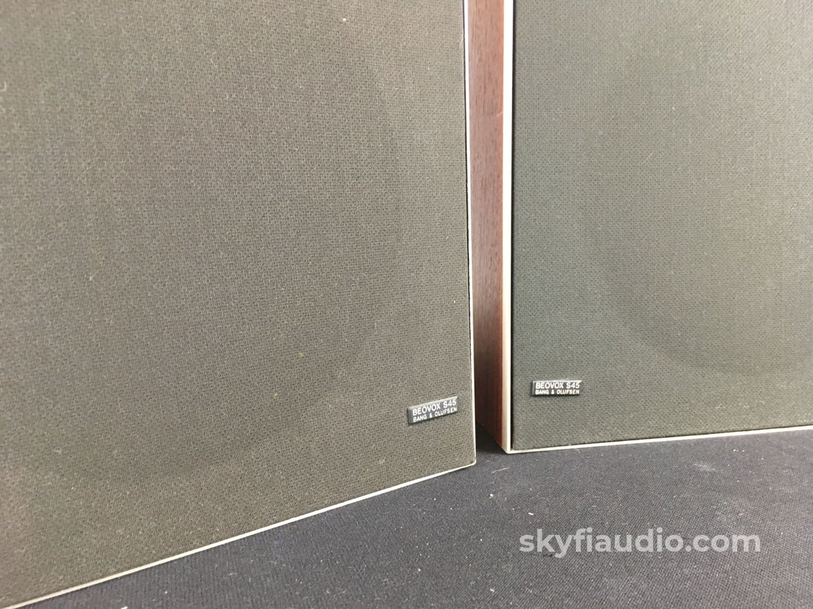 B&O (Bang & Olufsen) Beovox S45-2 Speakers