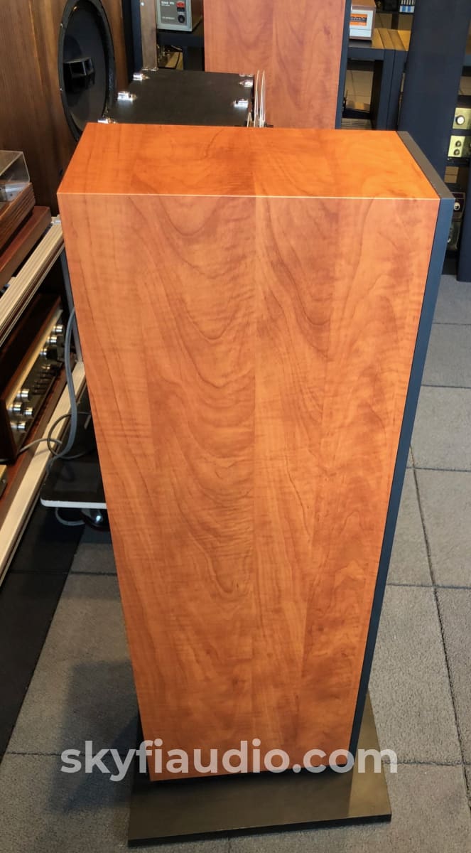 B&W (Bowers And Wilkins) 600 Series - 683 Floorstanding Three-Way Speakers