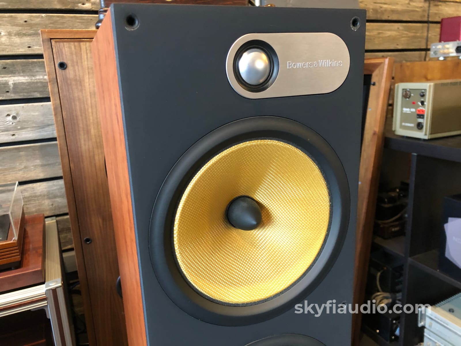 B&W (Bowers And Wilkins) 600 Series - 683 Floorstanding Three-Way Speakers