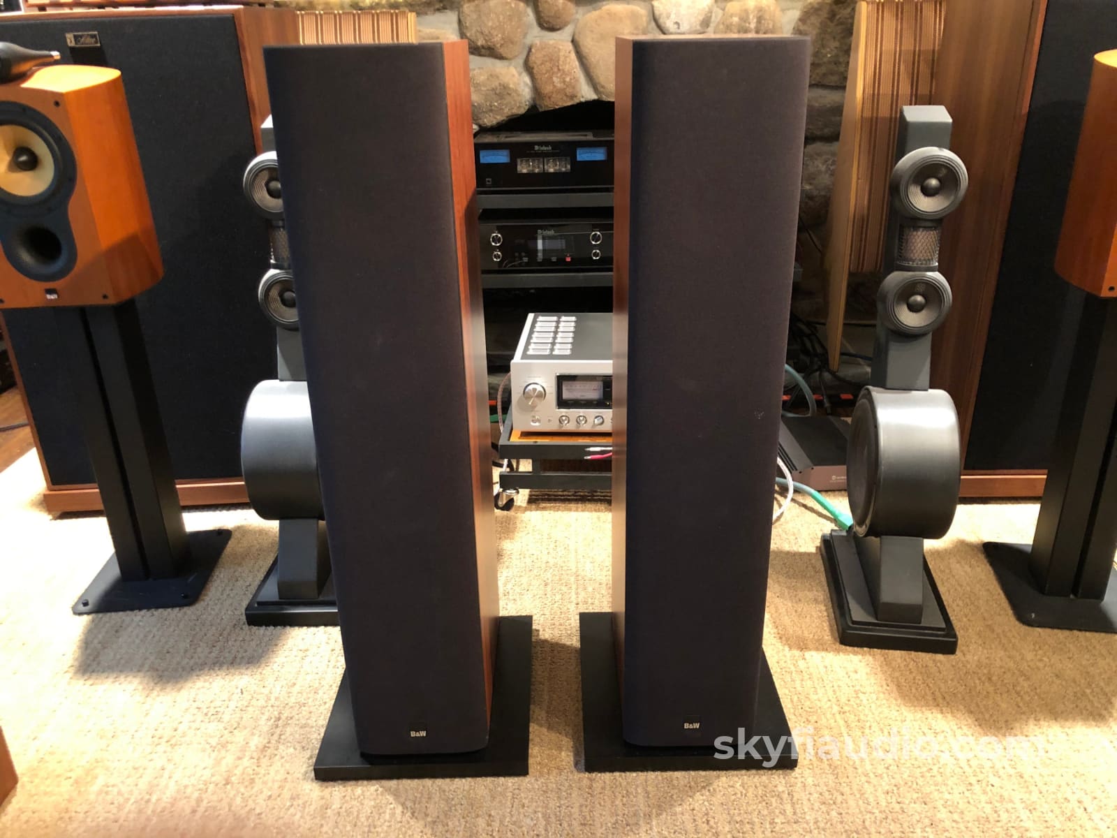 B&W (Bowers And Wilkins) 600 Series - 683 Floorstanding Three-Way Speakers